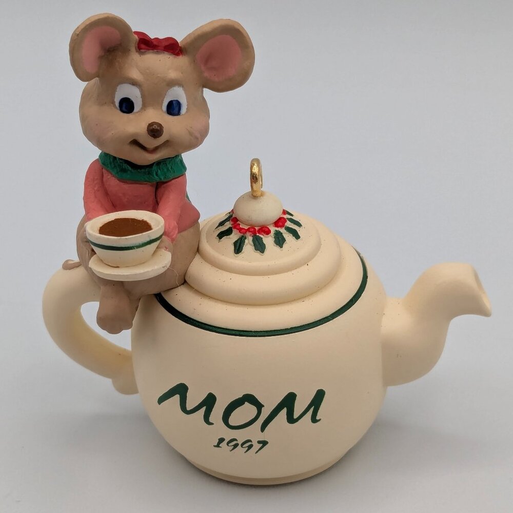 Hallmark Keepsake Mom 1997 Teapot Ornament - Adorable Mouse Detail